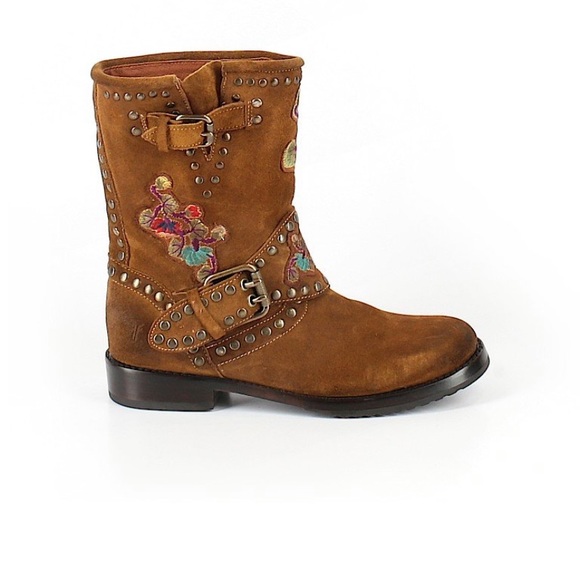 Frye Shoes - NWOT Frye Nat flower engineer boots